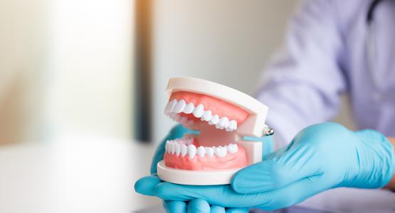 Sognare dentiera