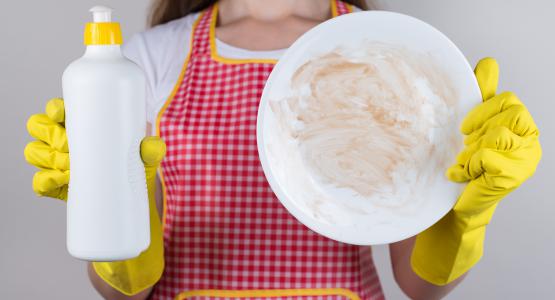 Sognare di lavare i piatti