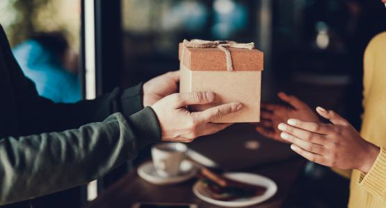Sognare di ricevere un regalo