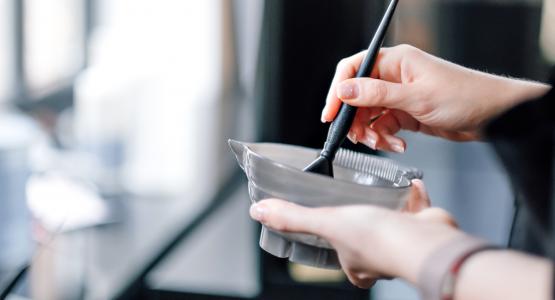 Sognare di tingersi i capelli